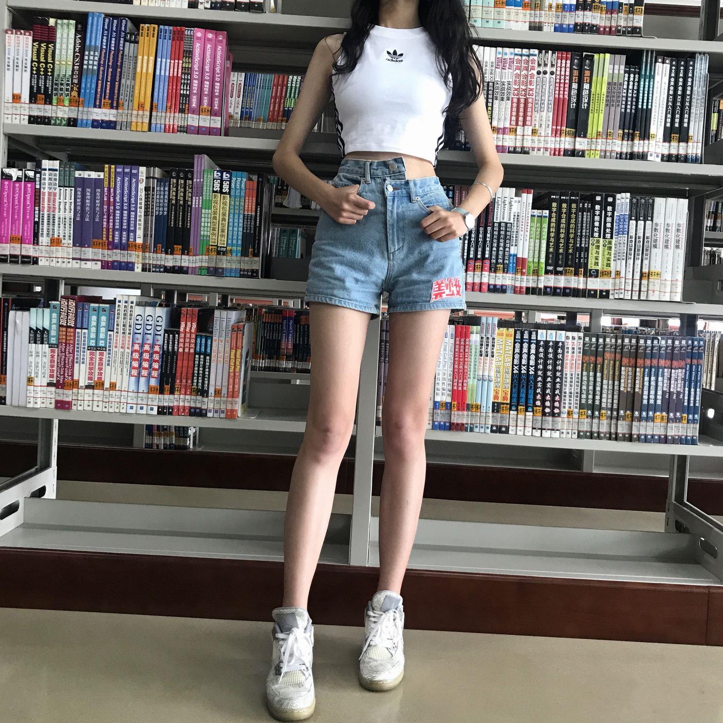 美少女爱运动爱读书